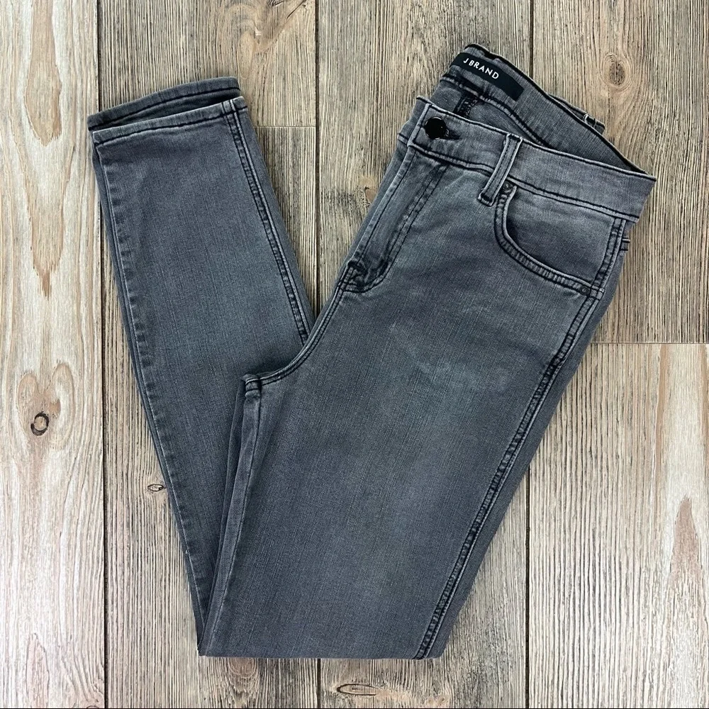 SOLD! J Brand Bree Cropped Skinny Ankle Jeans in Nightbird Faded Black Wash - Picture 11 of 12